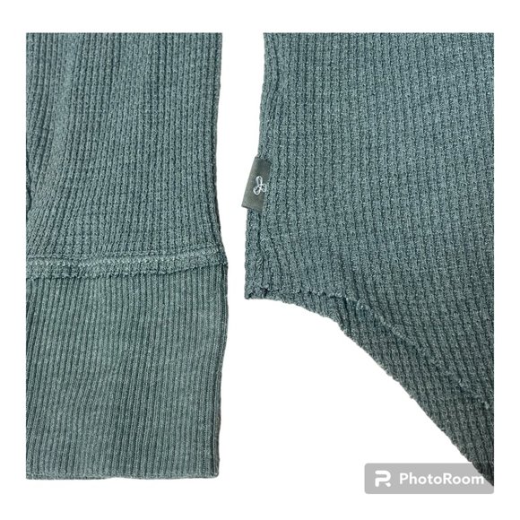 TNA ARITZIA mossy green thermal dolphin hem top, size Medium - Picture 4 of 5